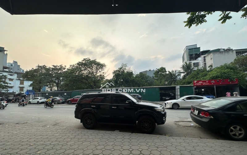 VP cao cấp thông sàn, 250m2/sàn, đóng 3 cọc 1 tại Trung Phụng, Đống Đa